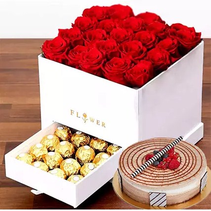 1 Kg Triple Chocolate Cake With Flowers