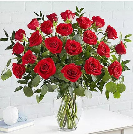 Beautiful 25 Red Roses In Glass Vase