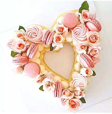 Premium Heart Shaped Chocolate Cake- 1 Kg