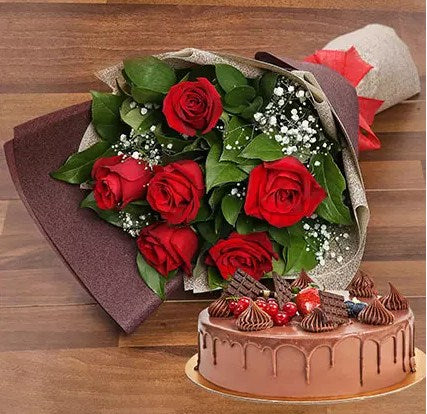Roses & Fudge Cake