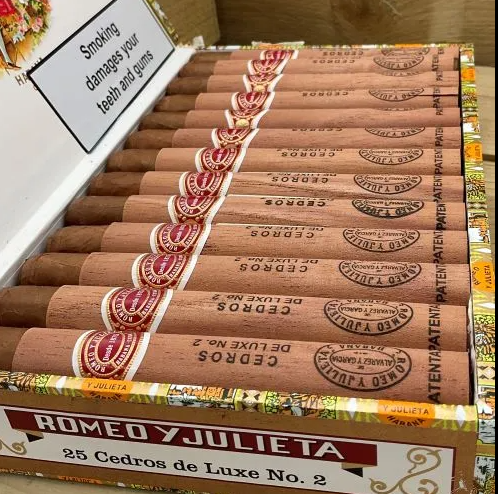 Romeo y Julieta Cedros de Luxe LCDH