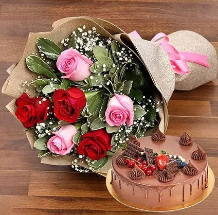 6 Roses Bunch & Fudge Cake