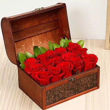 Elegant Box Of 15 Red Roses