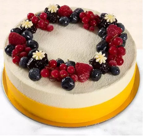 Yummy Vanilla Berry Delight Cake- Half Kg